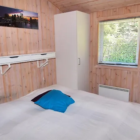 Sena - 250m From The Sea By Interhome